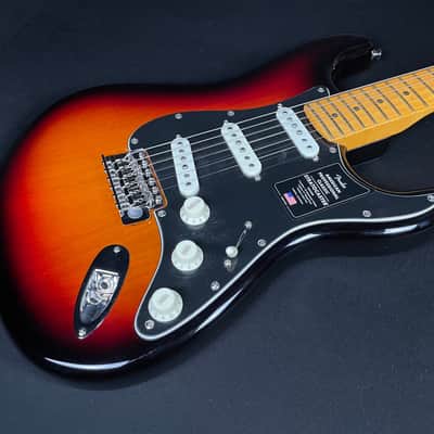 Fender American Professional Classic Stratocaster - 3-Color Sunburst image 2