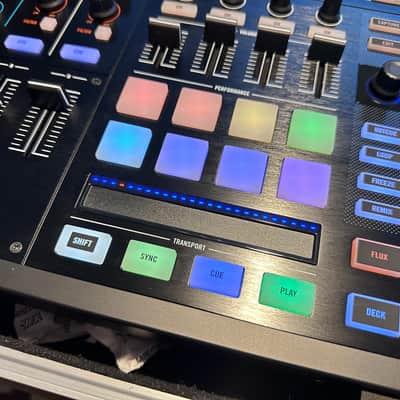 Native Instruments Traktor Kontrol S8 with Flight Case image 12