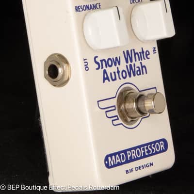 Mad Professor Snow White Auto Wah Handwired 2010s - White image 4