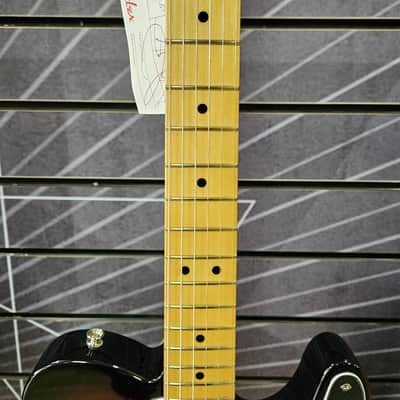 Fender Player II Telecaster Electric Guitar - Maple Fingerboard, 3-Color Sunburst B Stock image 3