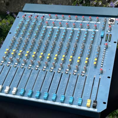 Allen & Heath MixWizard WZ3 20S 12-Channel / 20-Input Stereo Mixer 2004 - 2013 - Blue image 2
