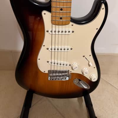 Fender Standard Stratocaster with Maple Fretboard 2006 - 2017 - Brown Sunburst image 5