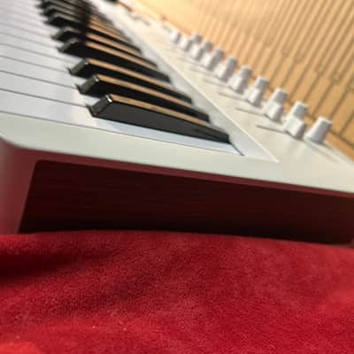 Arturia KeyLab 61 MkIII MIDI Controller 2024 - Present - White image 10