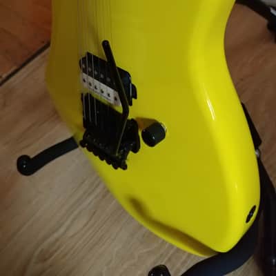 Kramer  1984 baretta reissue  2010 Banana Yellow with case image 2