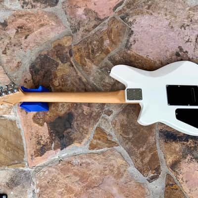 Reverend Descent W Baritone with Rosewood Fretboard 2024 - Present - Trans White image 10