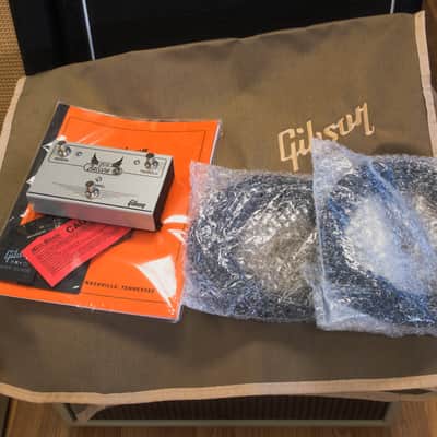 Gibson Dual Falcon 20 2-Channel 15-Watt 2x10" Guitar Combo in Cream Bronco Vinyl with Oxblood Grille w/ Footswitch, Manual, Cover, Original Box (Excellent) *Free Shipping* image 4