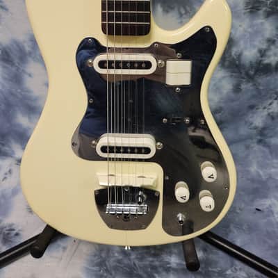 Vintage 1966 White Guyatone LG-65T Single Coil Pickups Whammy Pro Setup Gigbag image 2