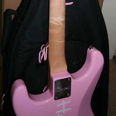 NEW Fender Squier Hello Kitty Stratocaster 2024 - Pink image 4