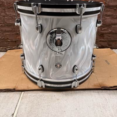 Gretsch Catalina Club Jazz 4-Piece Drum Kit White Satin Flame 18/12/14 + Snare – Floor Model image 3