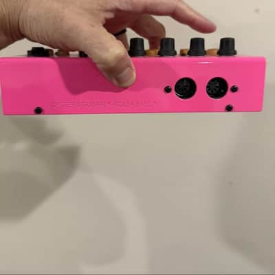 Critter & Guitari Bolsa Bass 2010s - Pink image 3