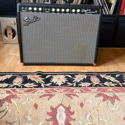 Fender "Custom" Vibrolux Reverb 40-Watt 2x10" Guitar Combo 1996 - 2013 - Black image 2