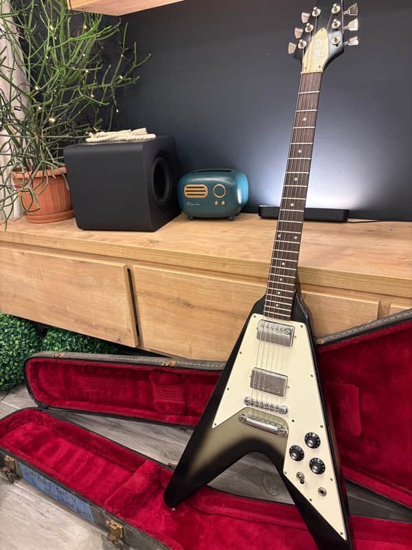 Gibson Flying v silverburst very rare 1981 image 1