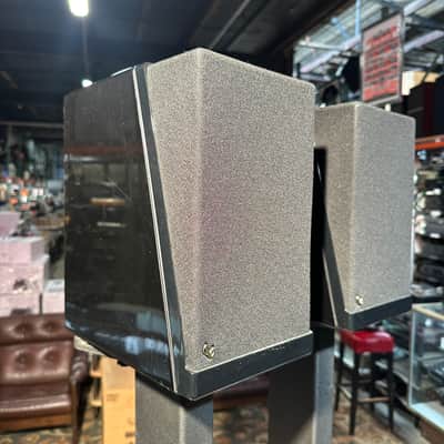 Immagine Infinity Modulus Bookshelf Speaker, Modulus Servo Powered Subwoofer, Control Unit, and Dedicated Stands - 10
