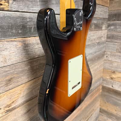 Fender American Deluxe Stratocaster with Maple Fretboard 2011 - 2015 - 3-Color Sunburst image 6