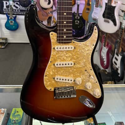 Fender American Stratocaster 2001, Sunburst with Case - Pre Owned image 3