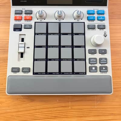 Akai MPC Sample 2025 - present - Gray