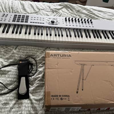 Arturia KeyLab 88 MkII MIDI Controller - White + Legs, Pedal