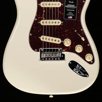 Fender American Professional II Stratocaster Maple Fingerboard Olympic White (851) image 3