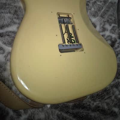 Fender Ingvar malmsteen 1999 - Yellow image 5