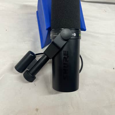 Shure SM7dB Active Cardioid Dynamic Microphone with Built-In Preamp image 3