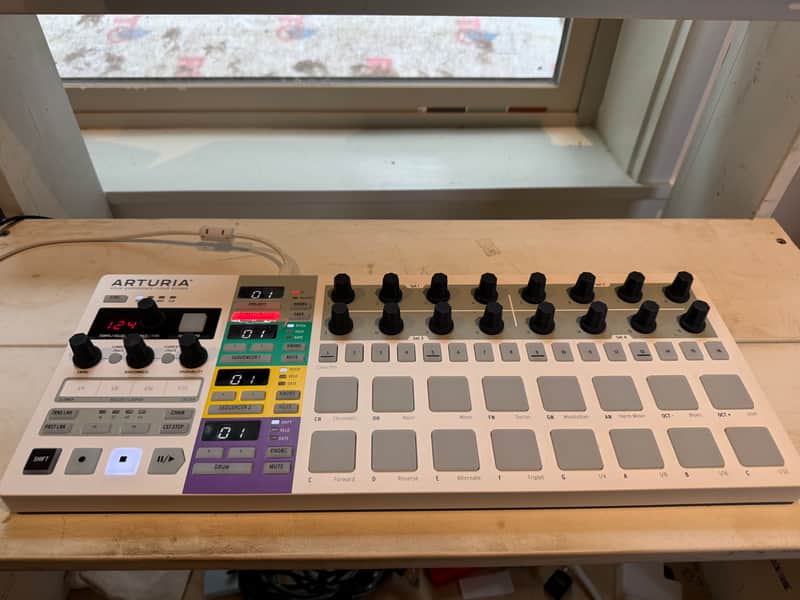BeatStep Pro MIDI Controller | Reverb Canada