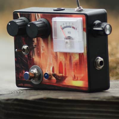 Millipede FX - Overdrive / Distortion Guitar Pedal with VU Meter - 'Dystopian Dystortion' - Black image 3