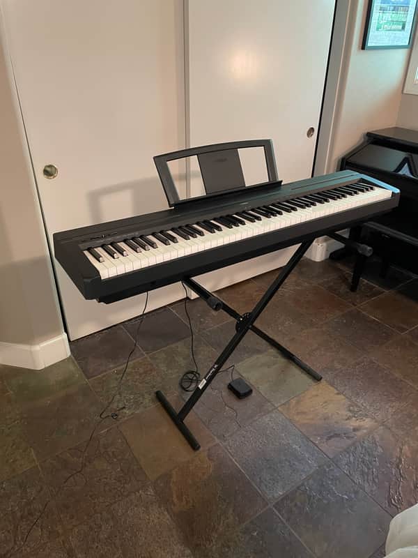 Yamaha P-35 88-Note Digital Piano in Black Bild 1