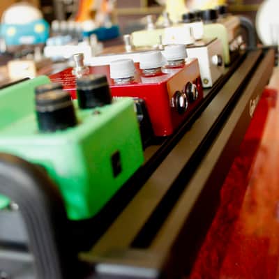 Guitto GPB-02 Pedalboard, mittlere Größe, für max 6 Pedale, inklusive Tasche