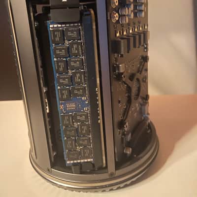 Apple Mac Pro 2.7 GHZ 12 CORE 512GB SSD 64 RAM image 3