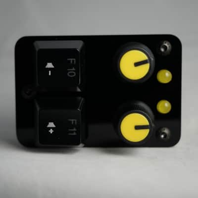 useMidi madMidiMiniClassic Acrylic 2025 with 2 Note Buttons 2 Potentiometers and LEDs image 3