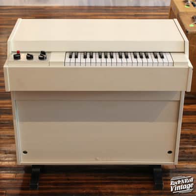 Streetly Electronics Mellotron M400 image 1
