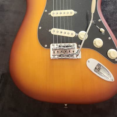 Fender Performer 2024 - Spruce - Honey Burst image 2