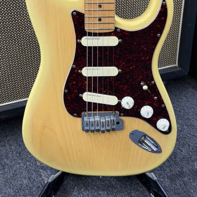 Fender Strat Plus Deluxe with Maple Fretboard 1993 - Vintage Blond image 1