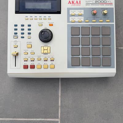 Akai MPC2000XL MIDI Production Center 2000 - 2005 - Grey