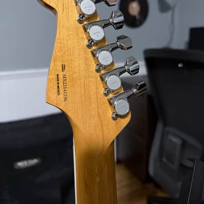Fender Kurt Cobain Jaguar 2014 - Present - 3-Color Sunburst image 5