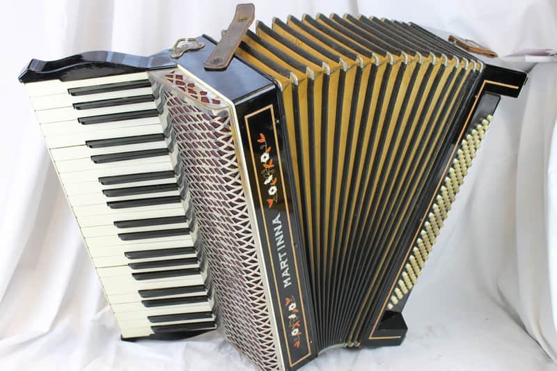 3100 - Black Forest Hohner Martinna Piano Accordion LMM 41 120