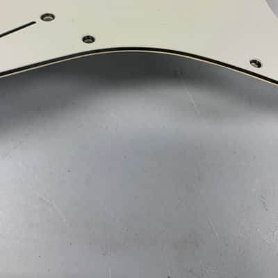 Fender SSS 3 ply aged white/parchment 11 hole - Aged white image 3