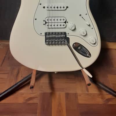 Fender Stratocaster HSS 2022 - White image 5