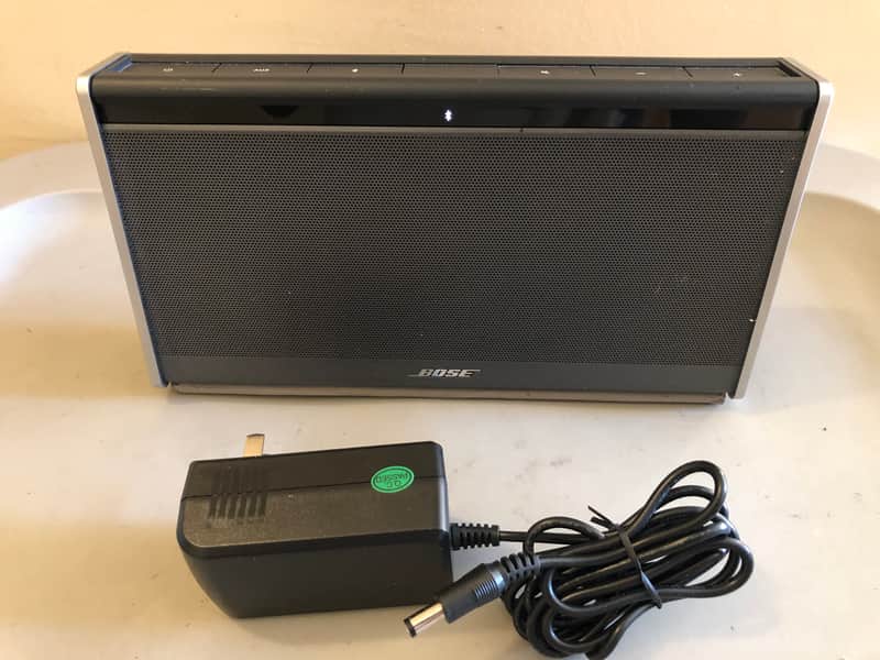Bose Soundlink Wireless Mobile speaker (Leather) image 1
