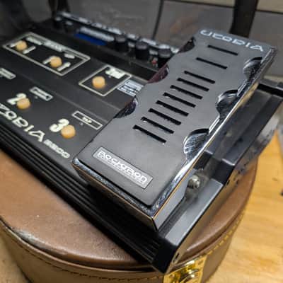 Rocktron Utopia B200 Bass Guitar Multi Effects Pedal With PSU image 5