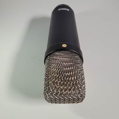 RODE NT1 Large Diaphragm Cardioid Condenser Microphone -Black image 8