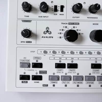 Abstrakt Instruments Avalon Analog Bassline Synth - White image 3