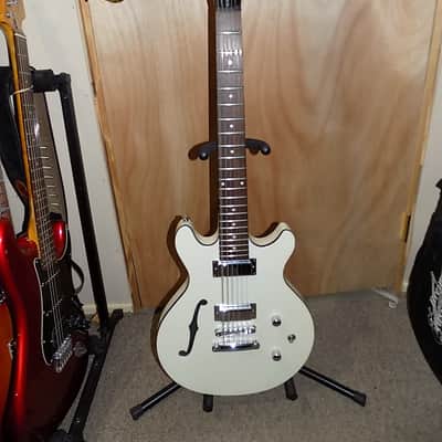 Daisy Rock Retro- H 12 String - White image 1