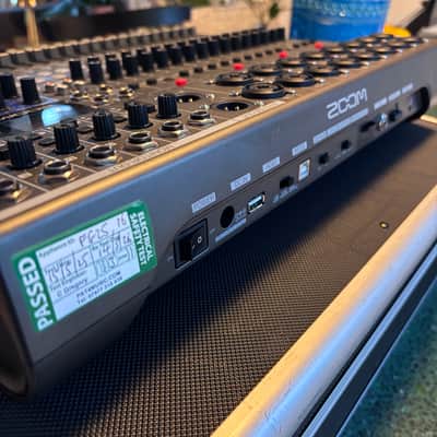 Zoom LiveTrak L-20 Digital Mixer with Case & Extras image 5