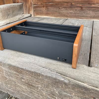 ChiliCases ChiliCases 6U/84HP Swiss Walnut powered Eurorack case 2024 - Swiss Walnut image 8