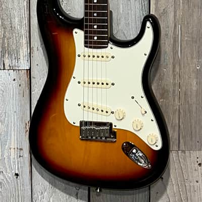 2005 Fender 60th Anniversary American Series Stratocaster, Rosewood Fretboard 3-Color Sunburst, Very Collectable and Ships Fast ! image 2