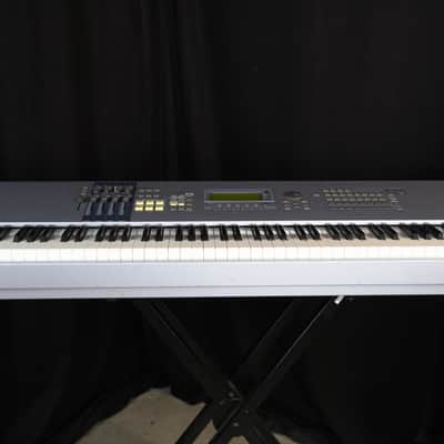 Yamaha Motif ES 8 Production Synthesizer 2000s - Gray
