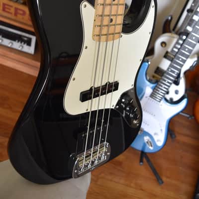 G&L JB bass, 2021, Gloss black, USA Fullerton Deluxe, HSC & paperwork image 9