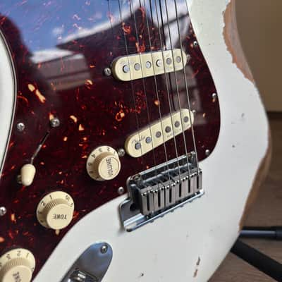 Fender American Ultra Stratocaster Left-Handed with Rosewood Fretboard 2021 - Present - Arctic Pearl image 5