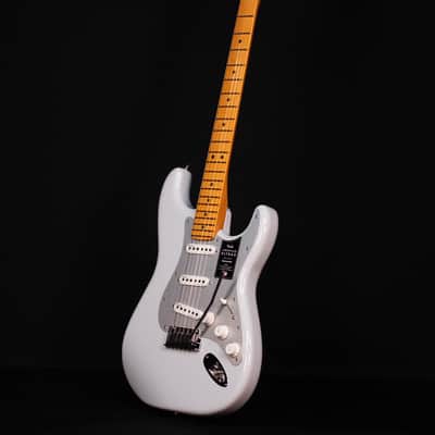 Fender American Ultra II Stratocaster, Maple FB, Avalanche image 6